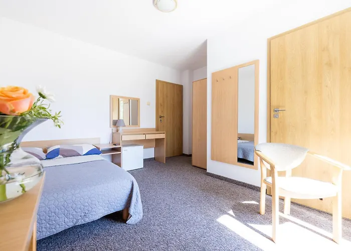 Dg Albatros Ii Проживание в семье *